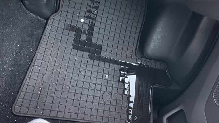 Wassereintritt im Beifahrer Fußraum