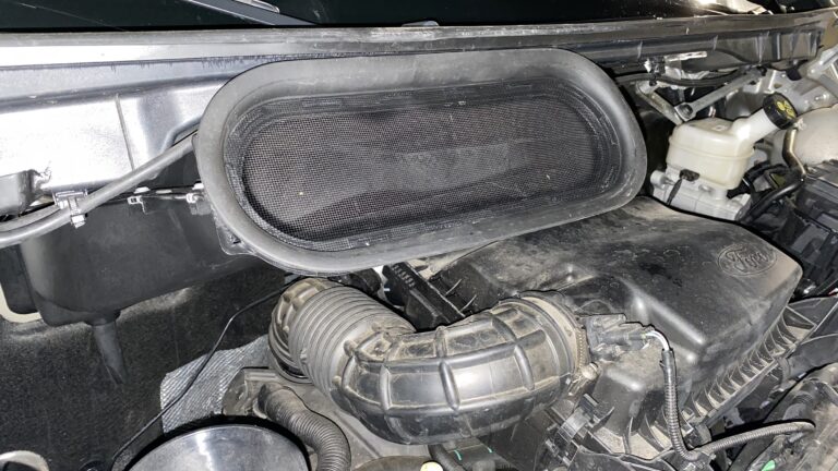 Wassereintritt im Beifahrer Fußraum